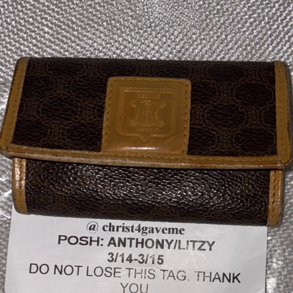 🔑🗝️Celine Macadam Gold Plated Keyring Card Holder Wallet🗝️🔑 - Picture 14 of 14